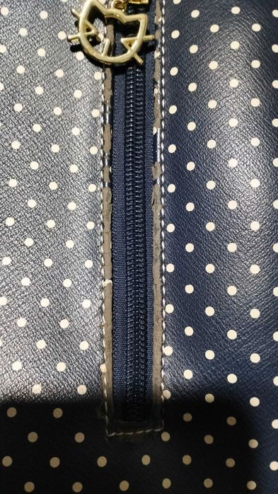 Продавам дамска раничка