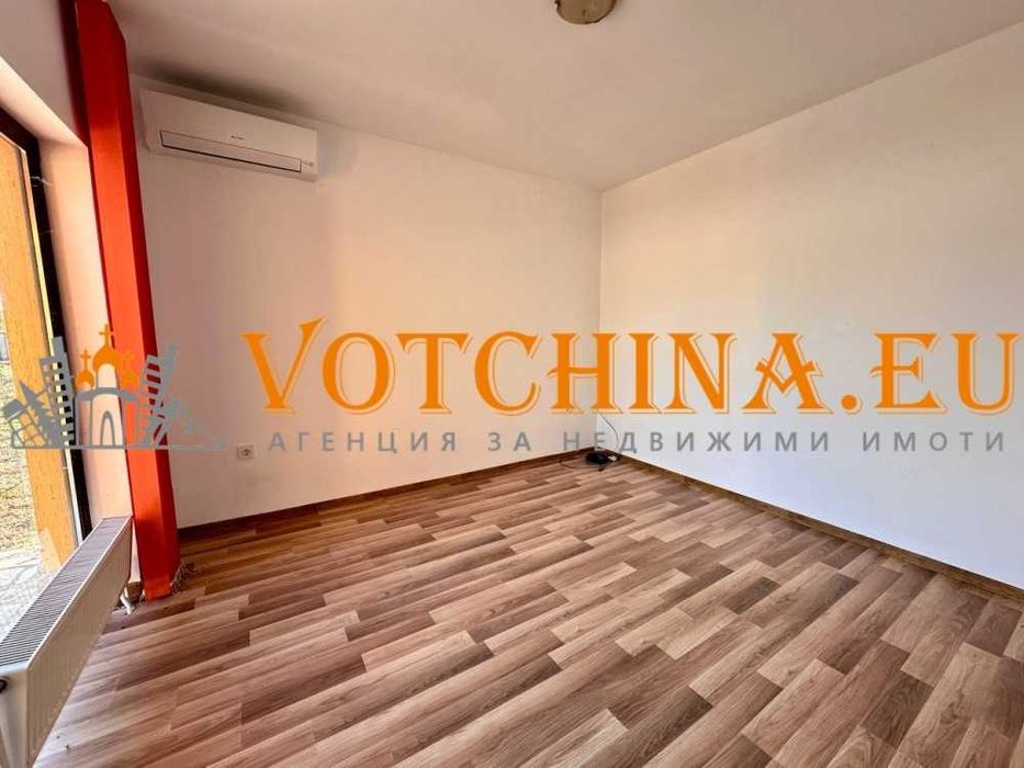 Двуетажна къща с просторен двор в село Соколово!