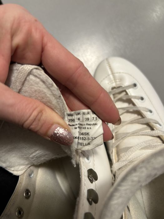 Продавам кънки за лед Botas Stella 250