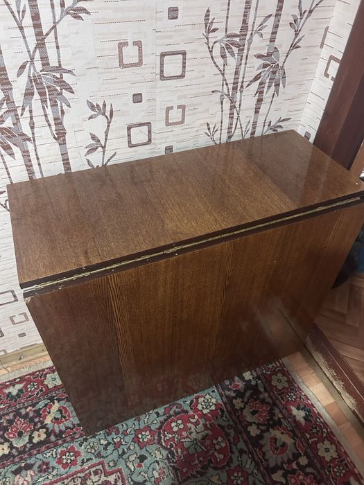 Продам стол книжка