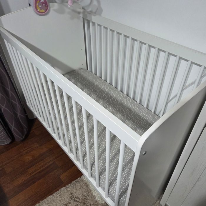 Pachet complet: Pătuț bebe lemn alb ASAMBLAT + Saltea + Carusel Chicco