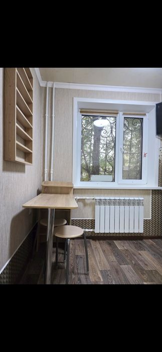 Продам маникюрный стол и полка для лаков