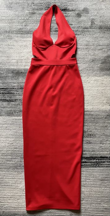 Червена дълга рокля