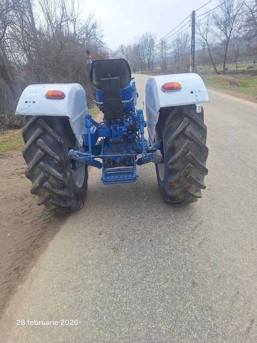 Tractor Universal 445