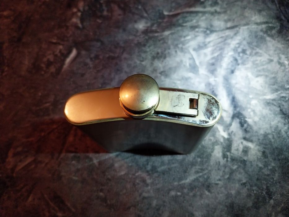 Плоско шише за алкохол