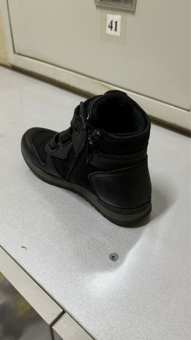 Продается ботинки для мальчиков