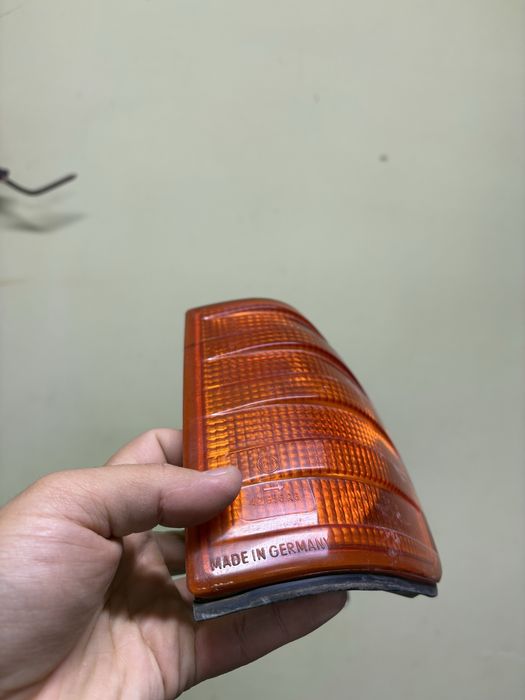 Продам Фар на Мерседес 190 W201 оригинал