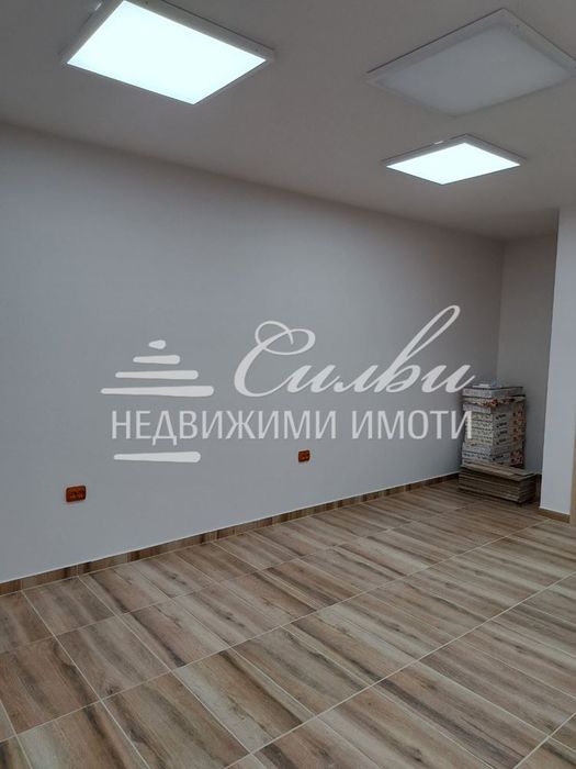 Дава се под наем Офис в Шумен, Център - 44 кв.м за 255 € - Снимка #1