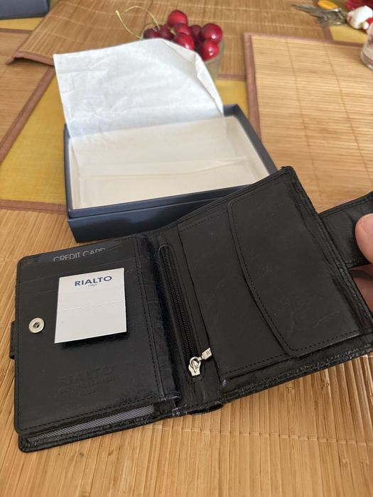 Черни кожени портфейли