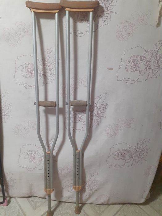 Продам костыль 2 штуки 12тысяч тг