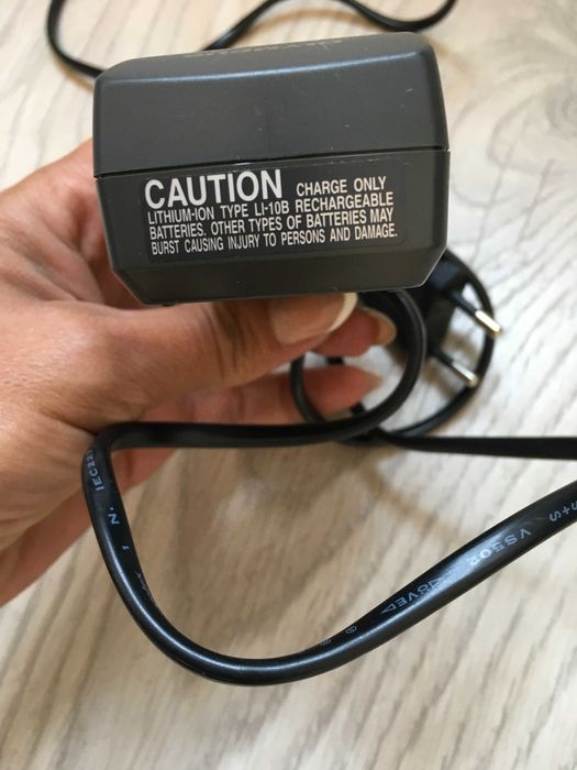 OLYMPUS оригинално зарядно за батерия на фотоапарат