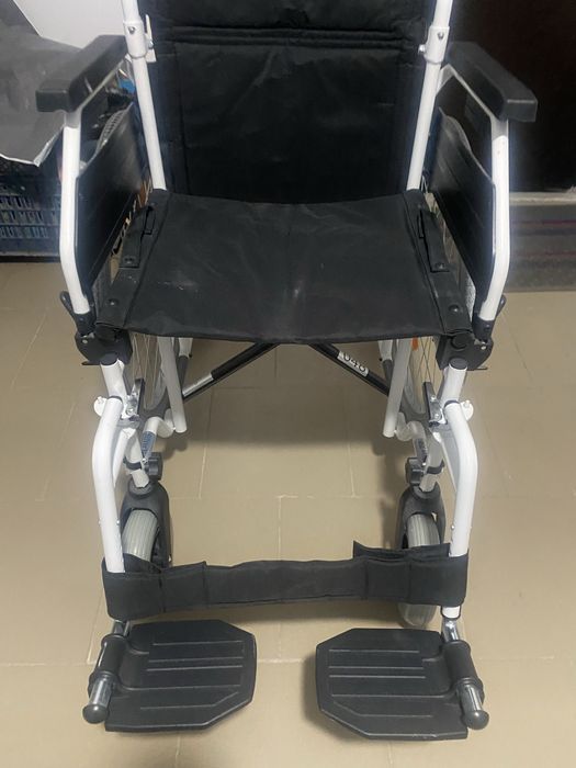 Продам инвалидную коляску