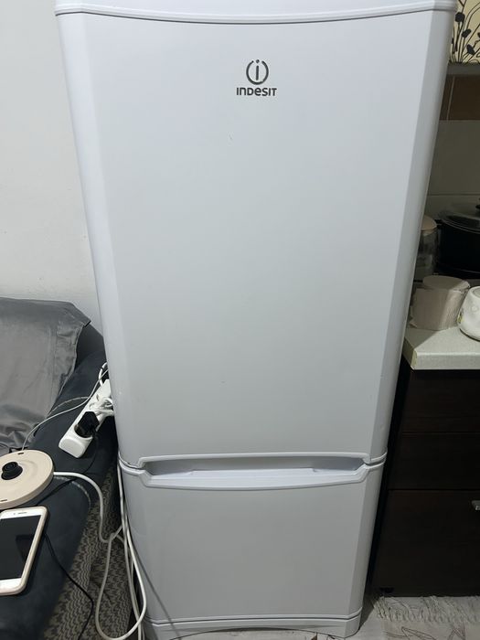 продам холодильник indesit