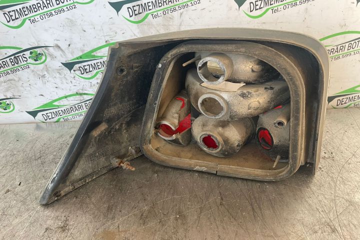 Lampa / Tripla stop dreapta pe aripa 08 441 1942R B Volkswagen VW Gol