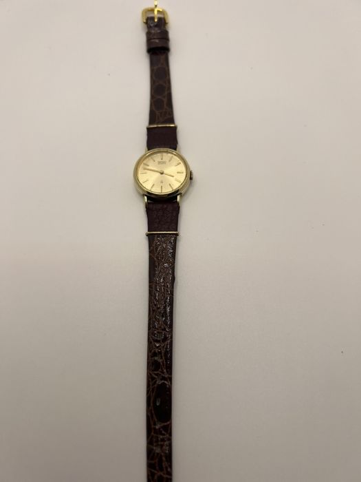 Златен часовник Seiko