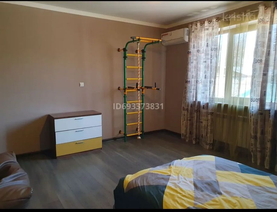 ПРОДАЁТСЯ ДОМ 200 М² В РАЙОНЕ ПЯТИЛЕТКИ
Продаётся просторный, тёплы