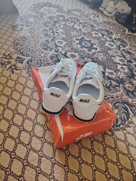 Кроссовки новые.