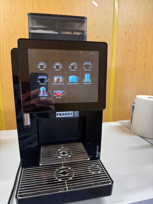 Espressor cafea Franke A300 profesional - anul fabricatiei 2022 – 2 râșnițe + 2 solubile – doar 5.308 utilizări