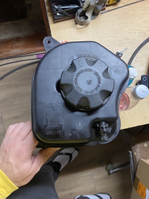 оригинално казанче  bmw x5 e70