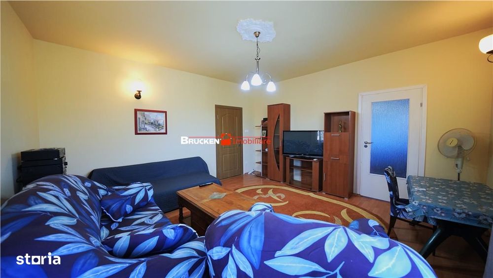 Apartament cu terasa, curte si parcare, intr-o zona linistita de case