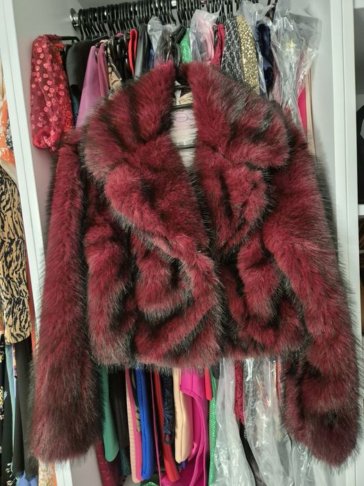 Haina de blana noua cu eticheta,  mărimea Xs, dar merge și la S-M