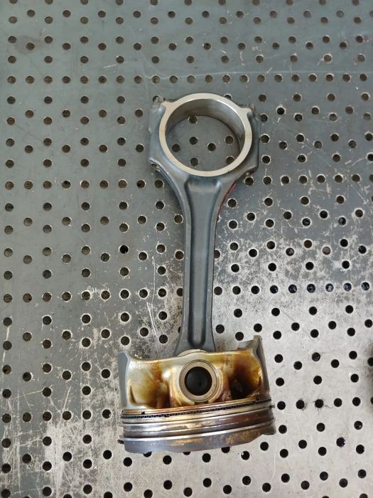 piston cu biela  1.6 b  270910 mercedes  cla x117 a-class w176  b-class w246