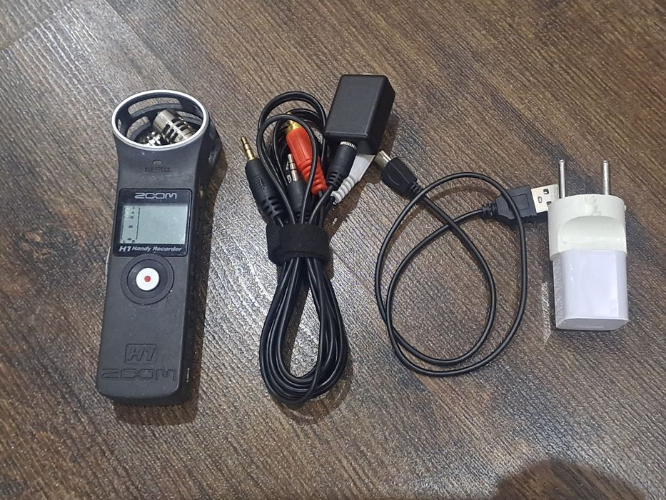 Продам Zoom H1 со спец шнурами