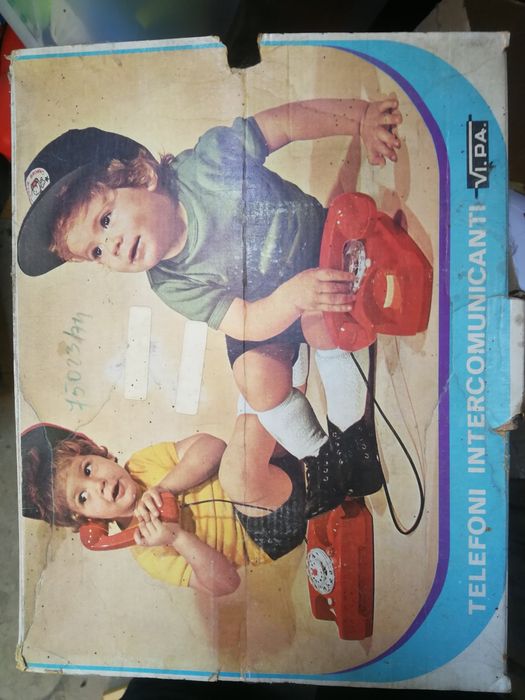 Детски телефони с кабел на батерии