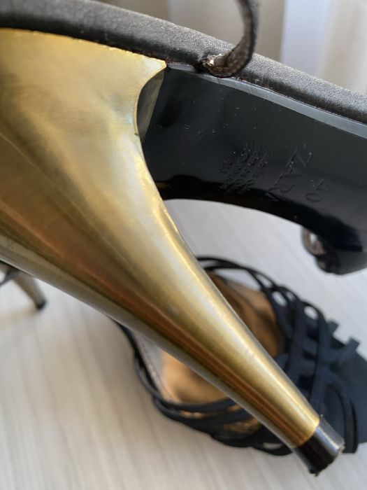 Sandale Zara purtate 1 data fff deosebite din saten si toc auriu din m