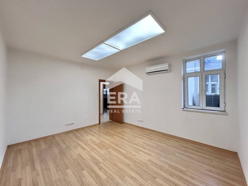 Дава се под наем Офис в София, Център - 89 кв.м за 1350 € - Снимка #5
