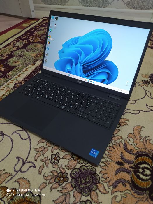 Мощный ноутбук Dell Latitude 3520 (Core i5 11-го поколения)
