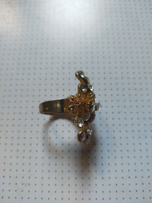 Продам- Кольцо- перстень.