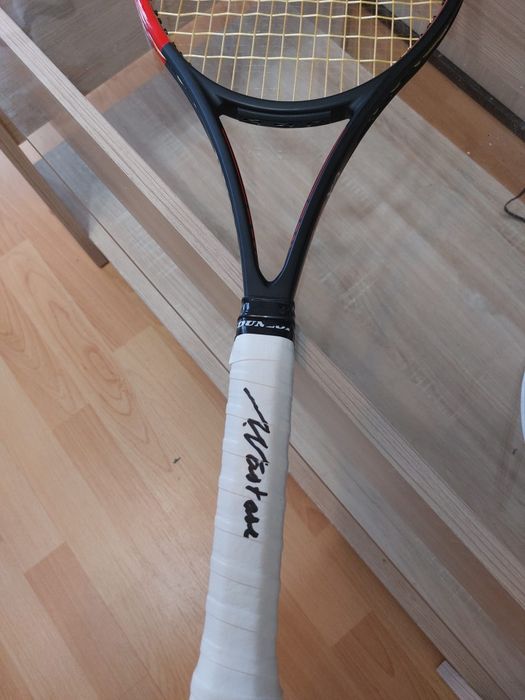 Racheta cu autograful lui Ion Țiriac și Ilie Năstase