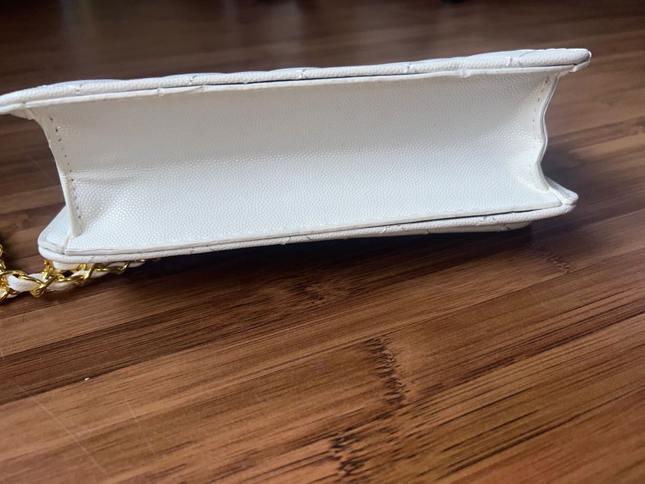 Нова бяла чанта Chanel със златни детайли