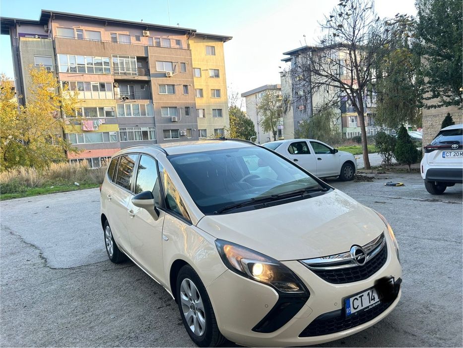 vând Opel Zafira