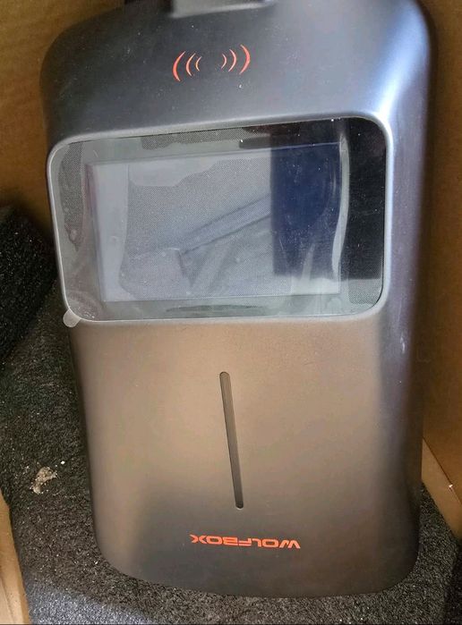 Зарядна станция WOLFBOX