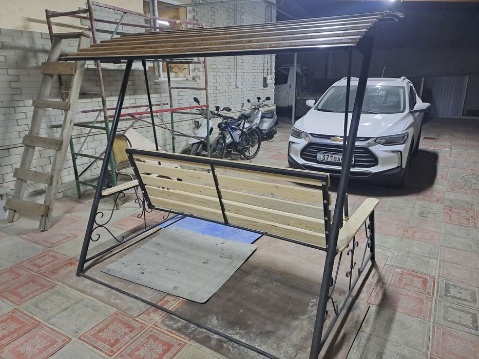 Продам садовую качелю