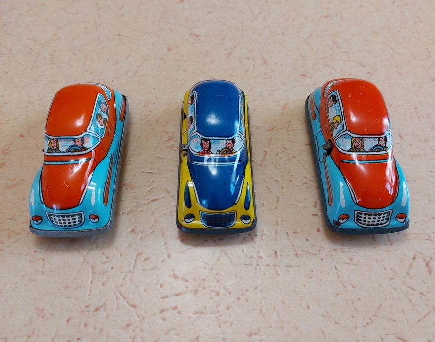 Стари ламаринени колички