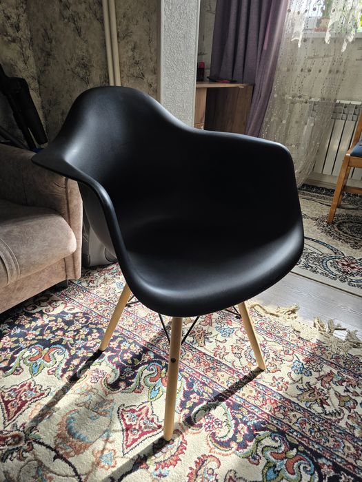 Пластиковые стулья