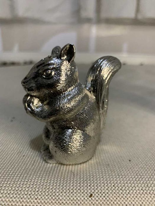 Sararita din metal Veverite