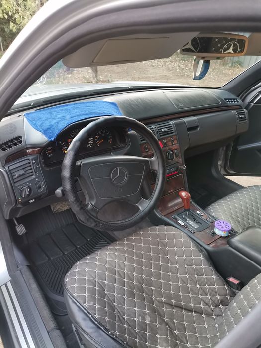 Мерседес 210 до рестайлинг