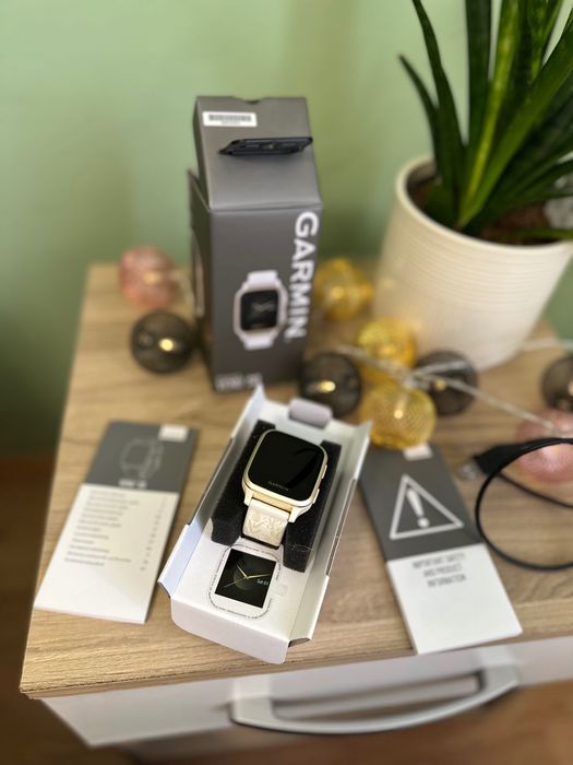 Garmin Venu Sq - alb/aurie
