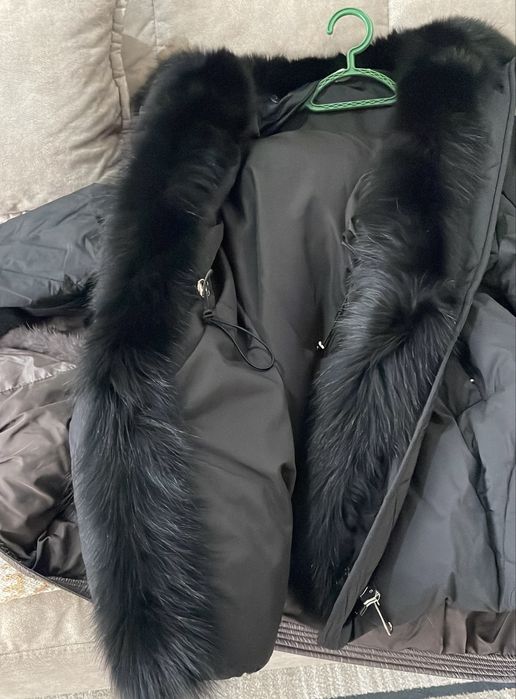 Продам пуховик, с песцовым воротником