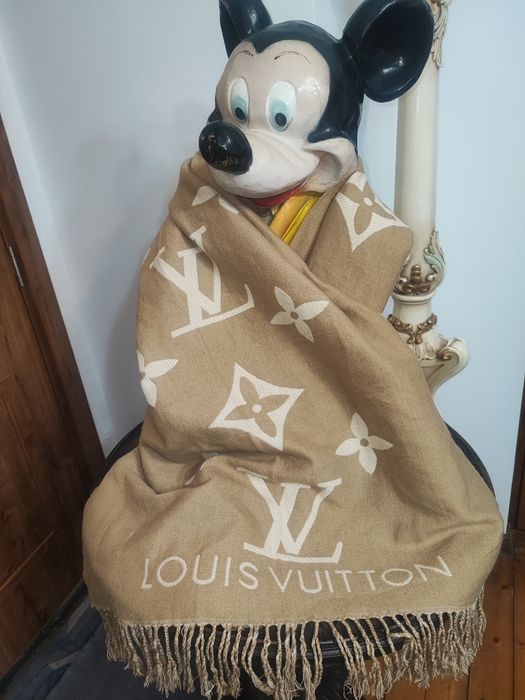 Burberry оригинален шал