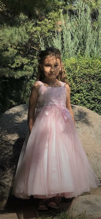 Продам платье на 6-7 лет