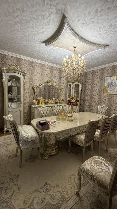 Зал мебель сотилади