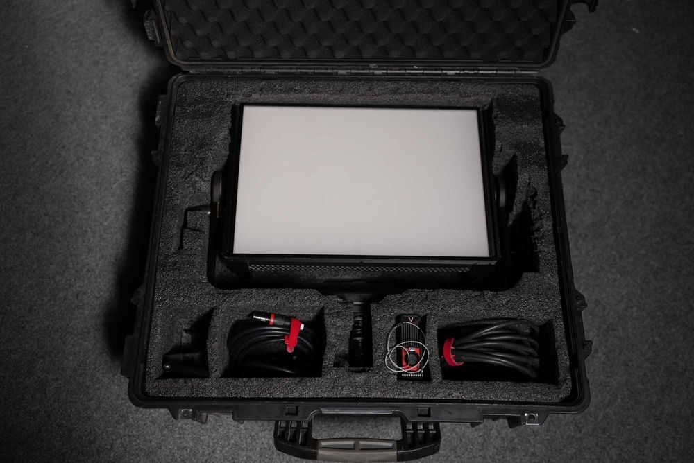 Свет Aputure Nova P300c