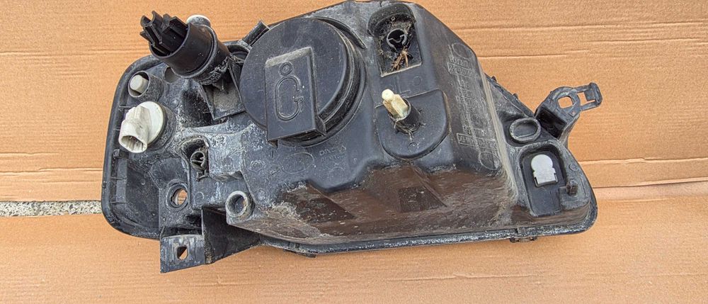 Far stanga Dacia Logan 2005 2006 / 2007 2008