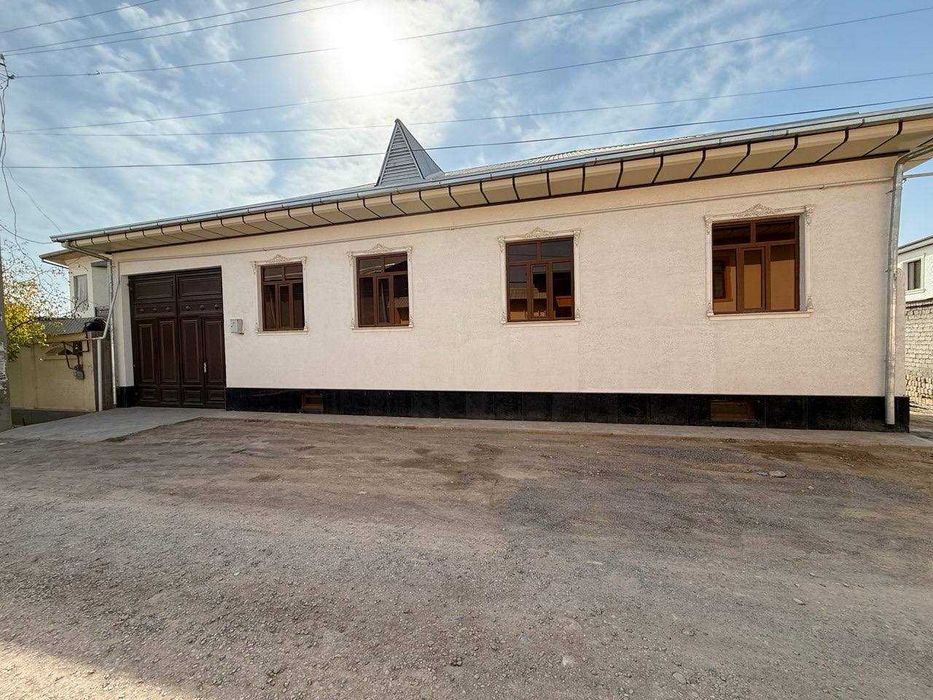 Уч кахрамон. Гулистон. 3 сотик 5 хона. Евро ремонт Ховли сотилади.