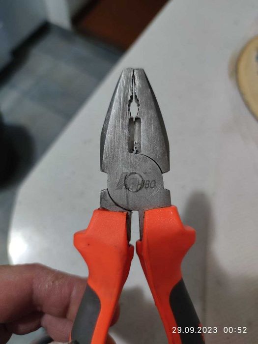 Плоскогубцы с изоляцией